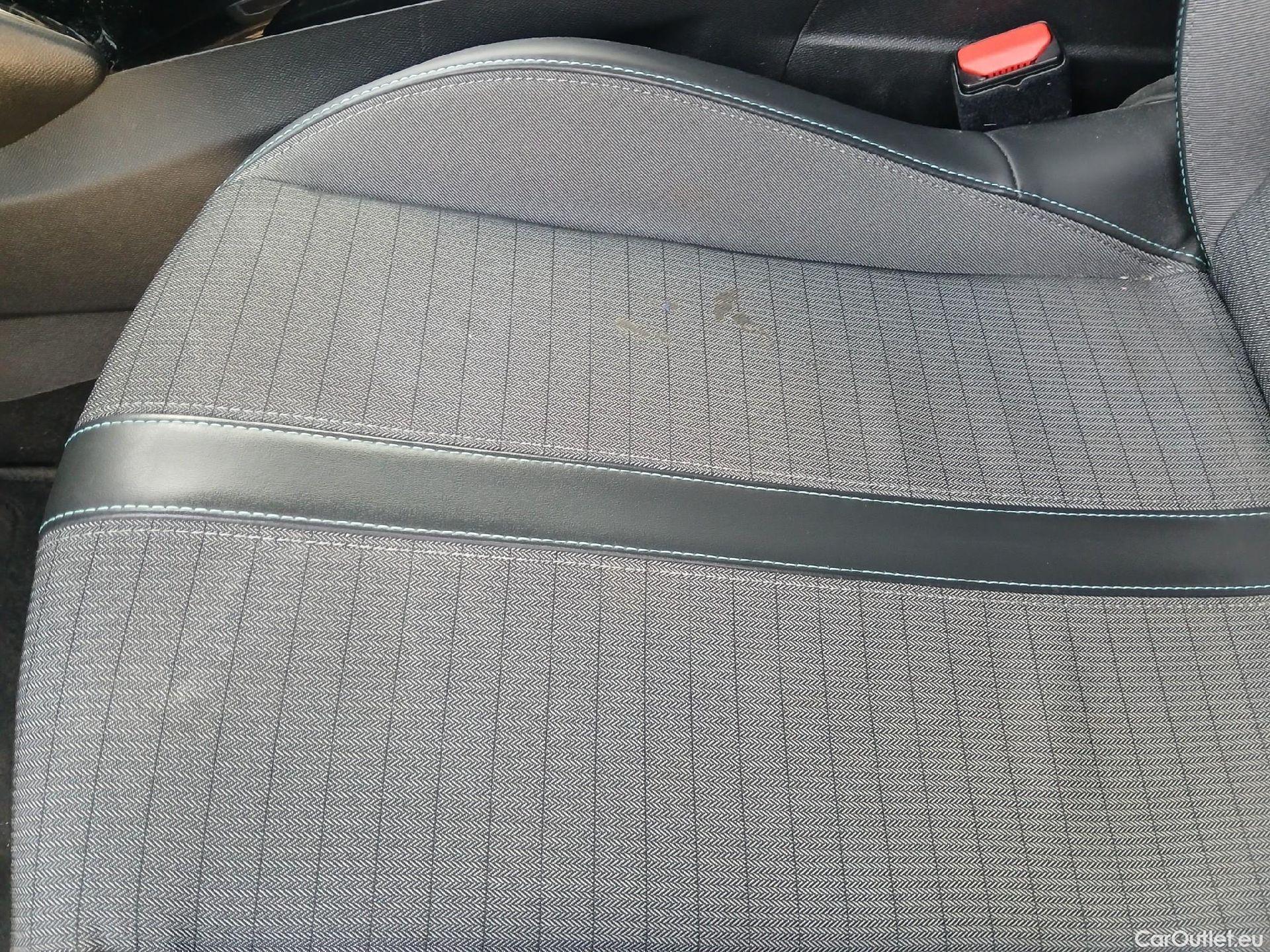  Peugeot  2008 PEUGEOT  / 2019 / 5P / todoterreno Allure Pack Puretech 130 S&S EAT8 (CM2) #5