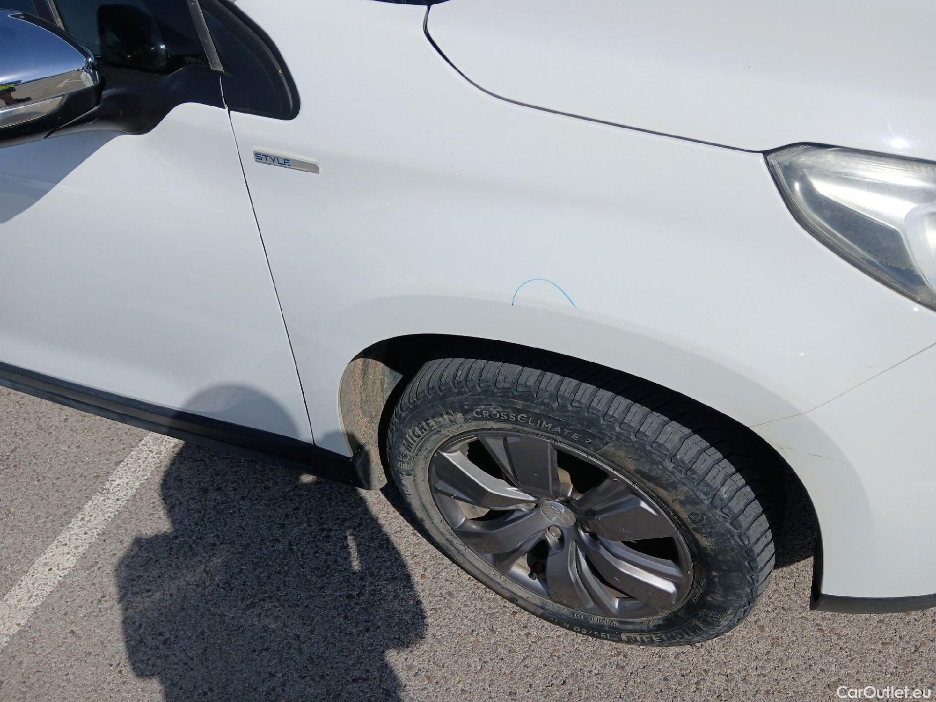  Peugeot  2008 PEUGEOT  / 2016 / 5P / todoterreno Style 1.2L PureTech 60KW (82CV) S&S #38