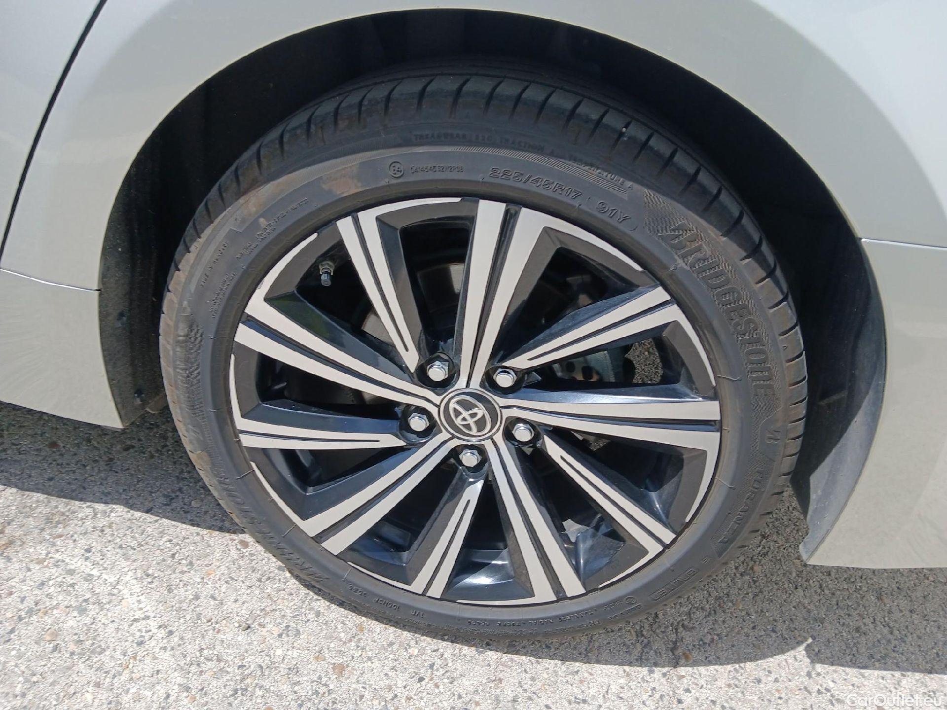  Toyota  Corolla TOYOTA  / 2019 / 5P / familiar 1.8 125H STYLE E-CVT TOURING SPORT #17
