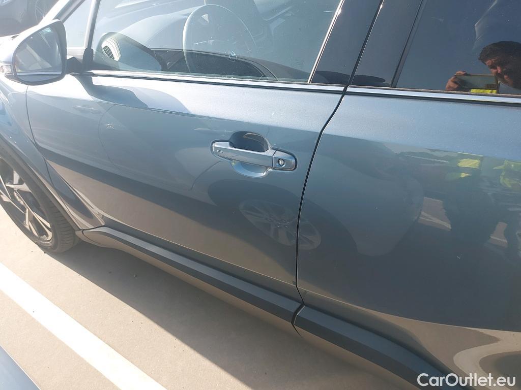  Toyota  C-HR TOYOTA  / 2019 / 5P / todoterreno 1.8 125H Advance #3