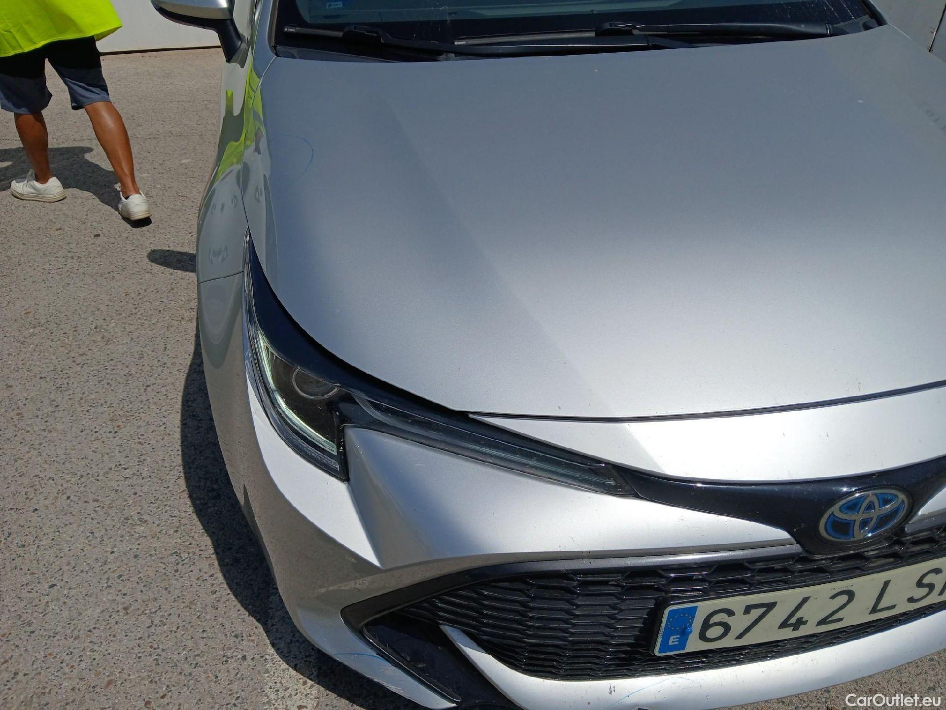 Toyota  Corolla TOYOTA  / 2019 / 5P / familiar 1.8 125H STYLE E-CVT TOURING SPORT #9