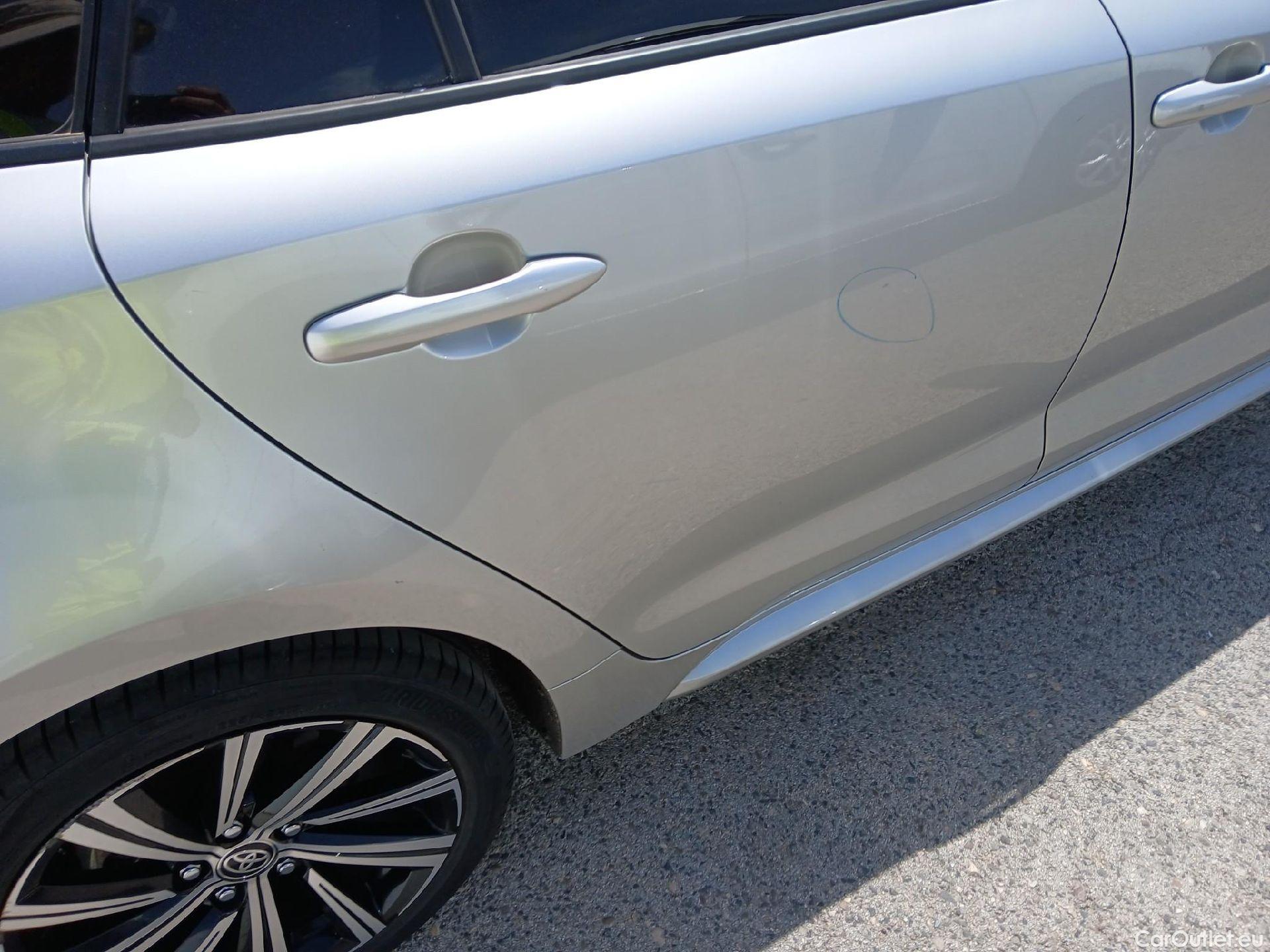  Toyota  Corolla TOYOTA  / 2019 / 5P / familiar 1.8 125H STYLE E-CVT TOURING SPORT #25