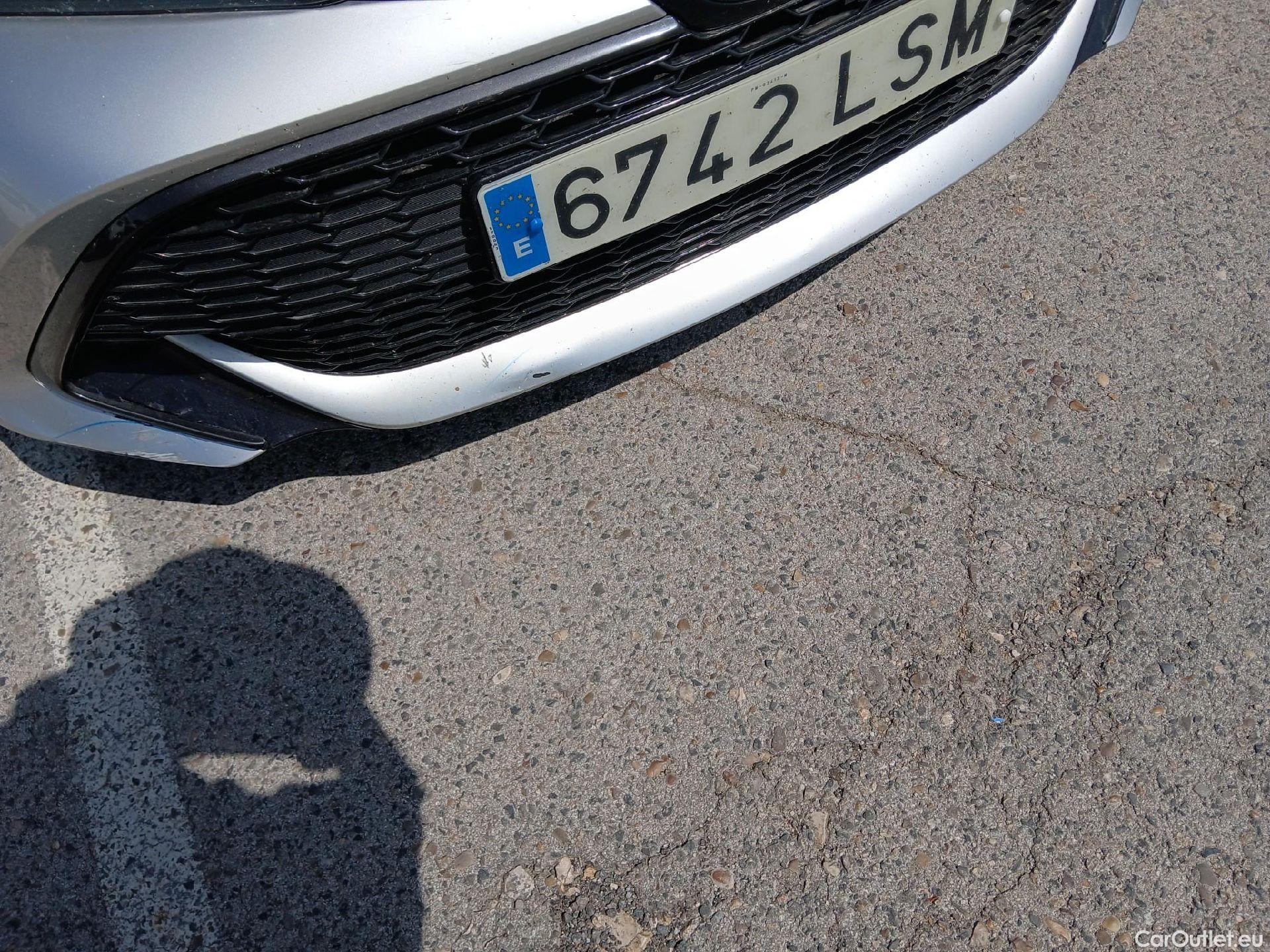  Toyota  Corolla TOYOTA  / 2019 / 5P / familiar 1.8 125H STYLE E-CVT TOURING SPORT #8