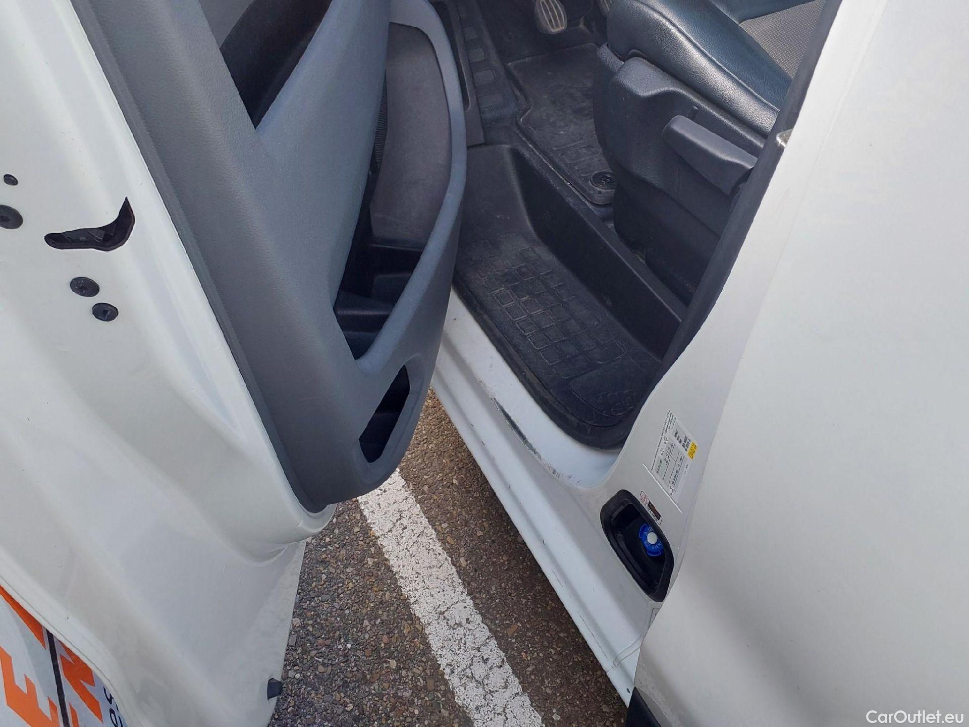  Opel  Vivaro OPEL  / 2019 / 4P / furgón 1.5 Diésel 74kW (100CV) M Std Express #13