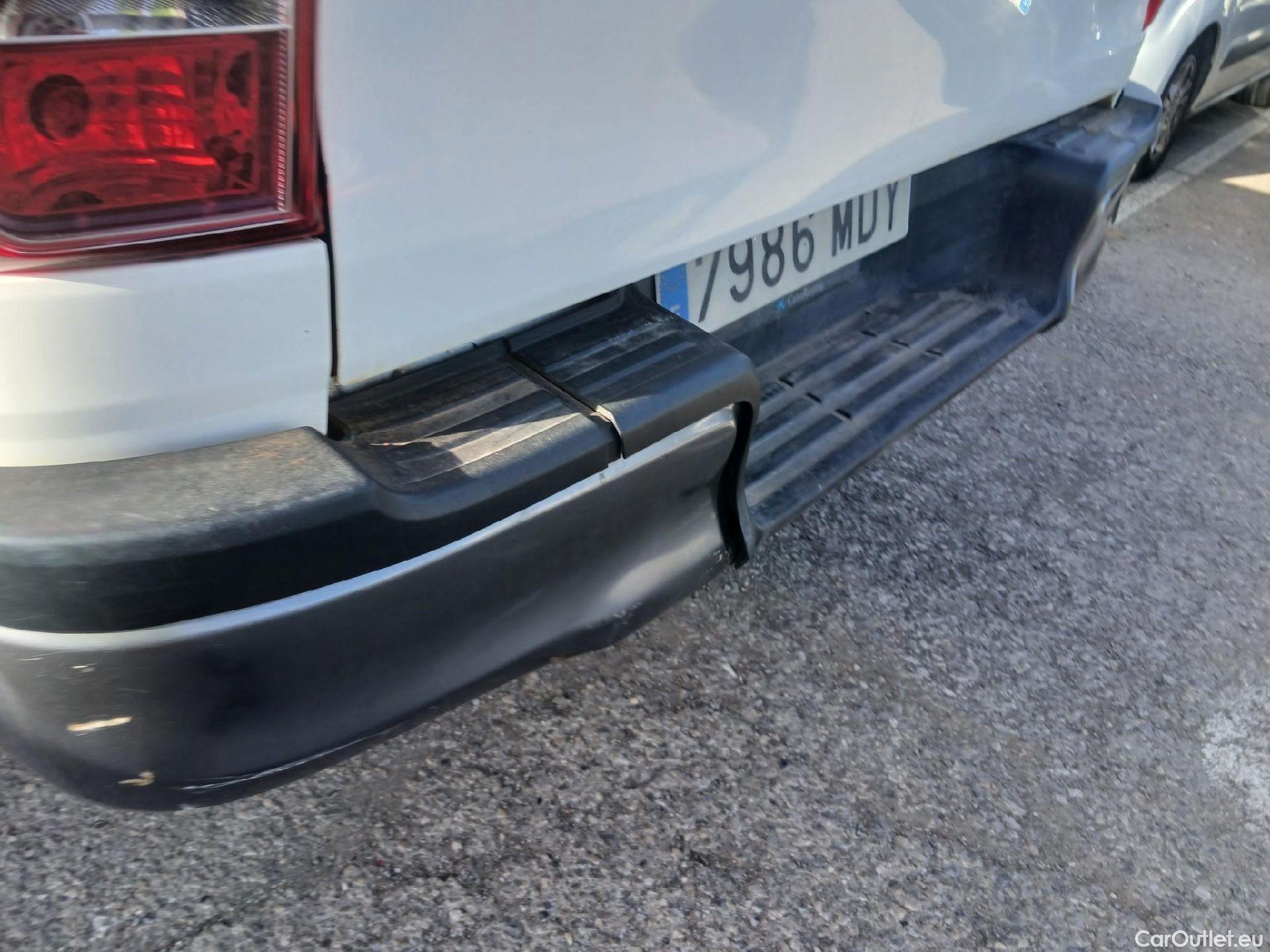  Toyota  Hilux TOYOTA  / 2020 / 4P / pickup 2.4 D-4D Cabina Doble GX #10
