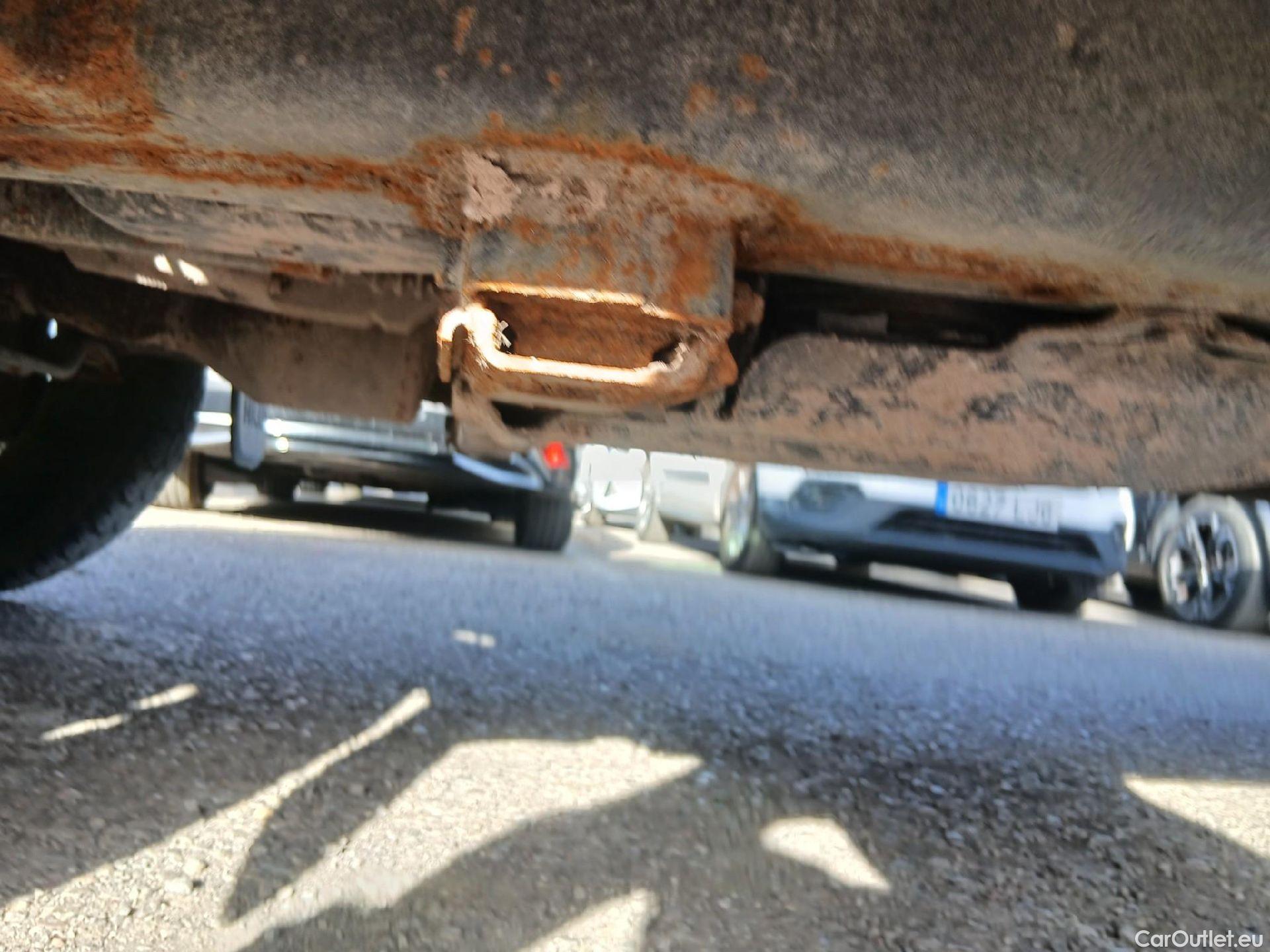  Toyota  Hilux TOYOTA  / 2020 / 4P / pickup 2.4 D-4D Cabina Doble GX #6