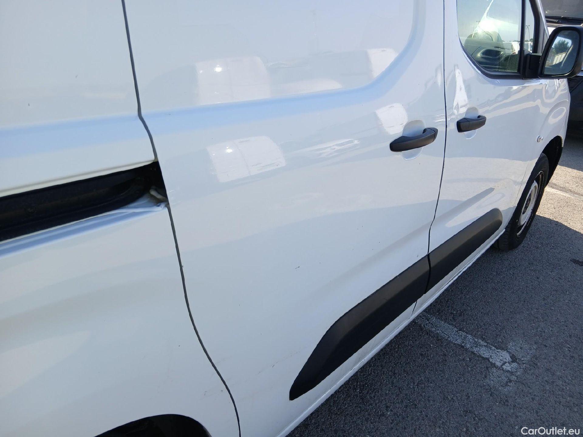 Peugeot  Partner PEUGEOT  / 2018 / 3P / furgón derivado de turismo Pro Standard 600kg BlueHDi 73kW (AC) #26