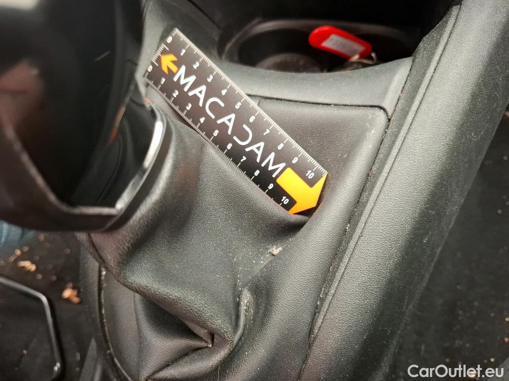  Peugeot  208  Affaire Premium Pack 1.2 80CV BVM5 E6dT #37