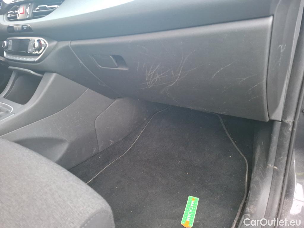  Hyundai  i30  cw Business 1.6 CRDi 115CV BVM6 E6d #15