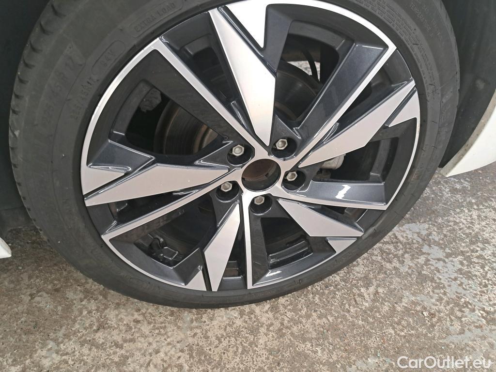  Peugeot  308  Allure 1.5 HDi 130CV BVA8 E6d #38