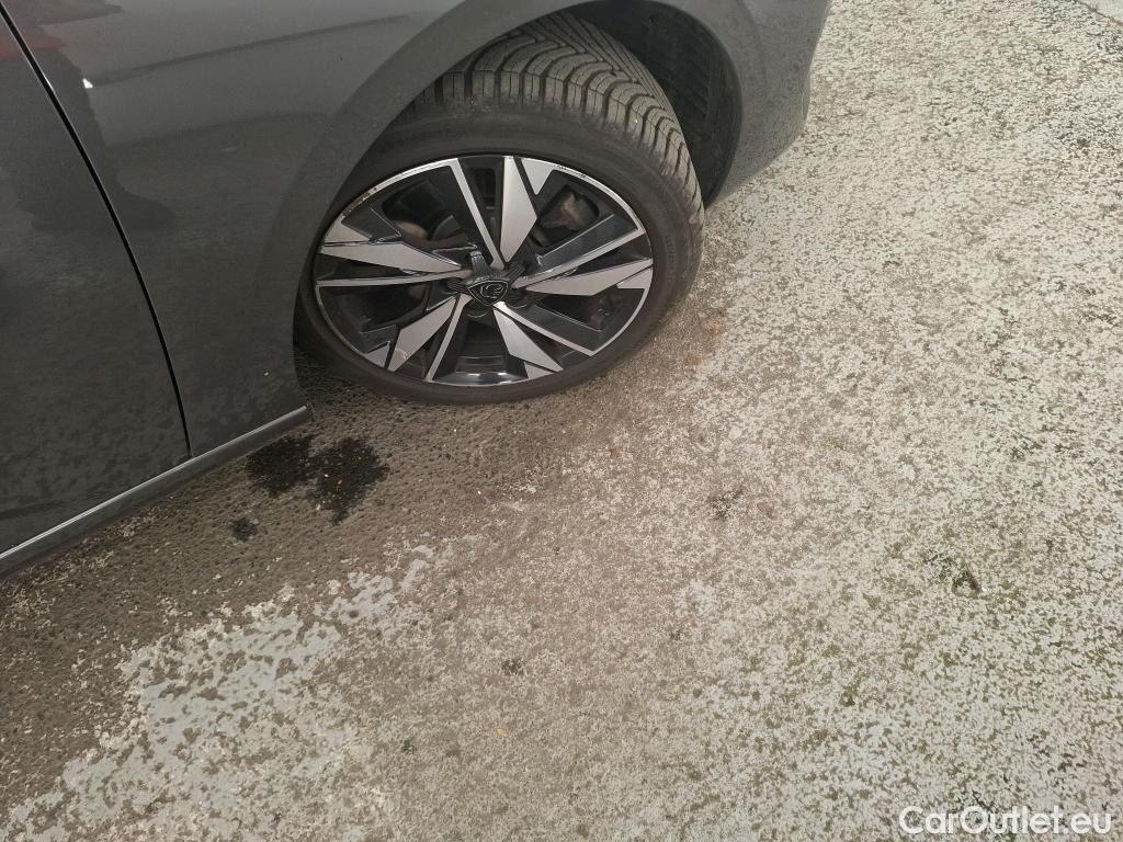  Peugeot  308 PEUGEOT  SW / 2021 / 5P / Break PureTech 130 S&S EAT 8 ALLURE #21