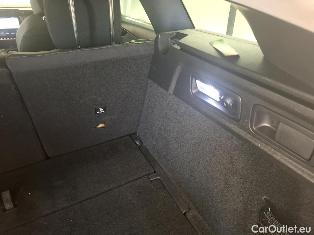  Peugeot  308 PEUGEOT  SW / 2021 / 5P / Break PureTech 130 S&S EAT 8 ALLURE #13