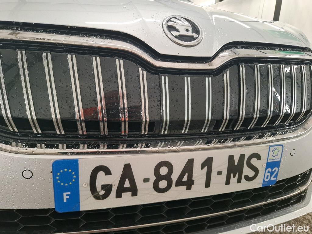  Skoda  Superb SKODA  Combi / 2019 / 5P / Break 1.4 TSI PHEV 218ch DSG6 Business #10