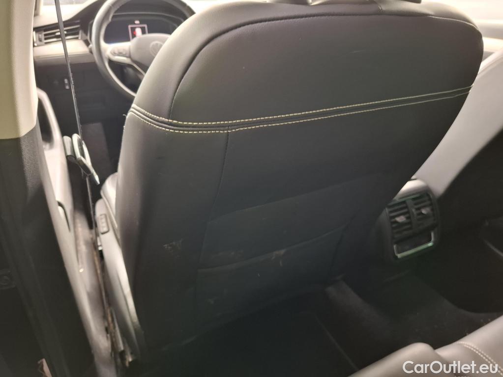  Volkswagen  Passat VOLKSWAGEN  SW / 2019 / 5P / Break 2.0 TDI 150 SCR DSG7 SW ELEGANCE #49