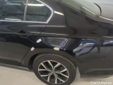  Volkswagen  Passat Volkswagen  2.0 TDI EVO 150 KM 6 biegów Business 4d #142