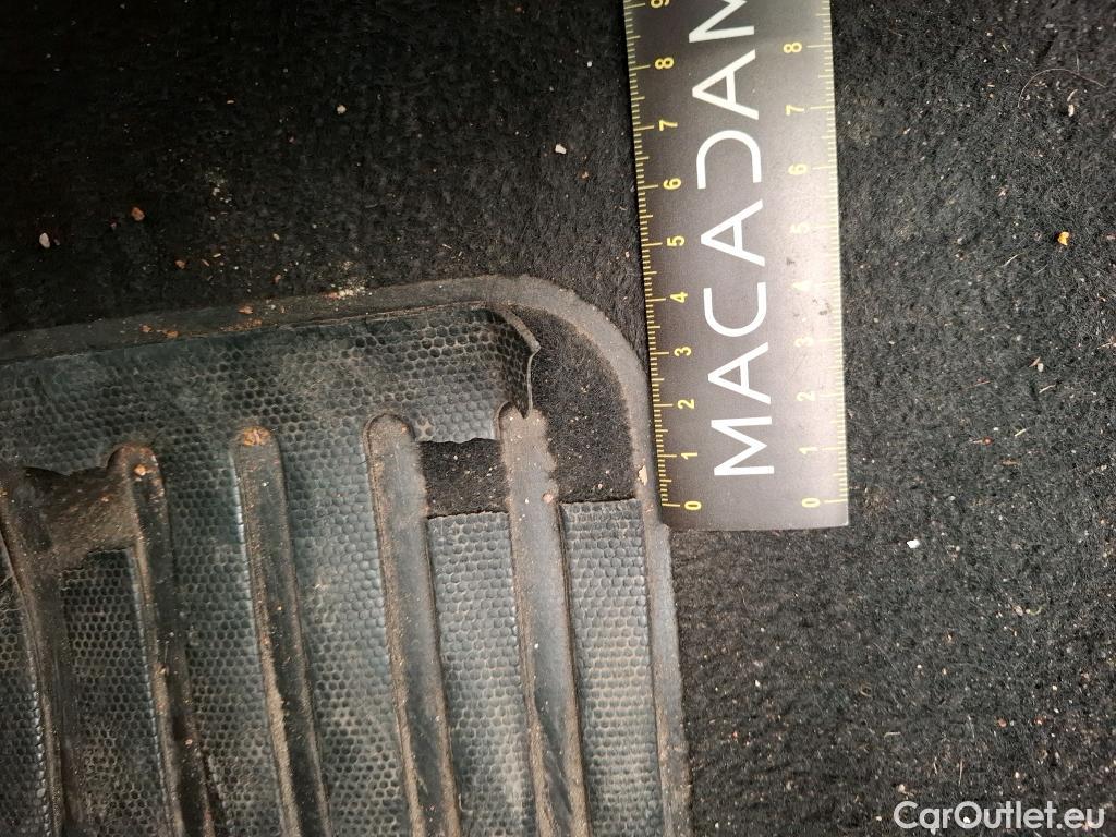  Peugeot  208  Affaire Premium Pack 1.2 80CV BVM5 E6dT #3