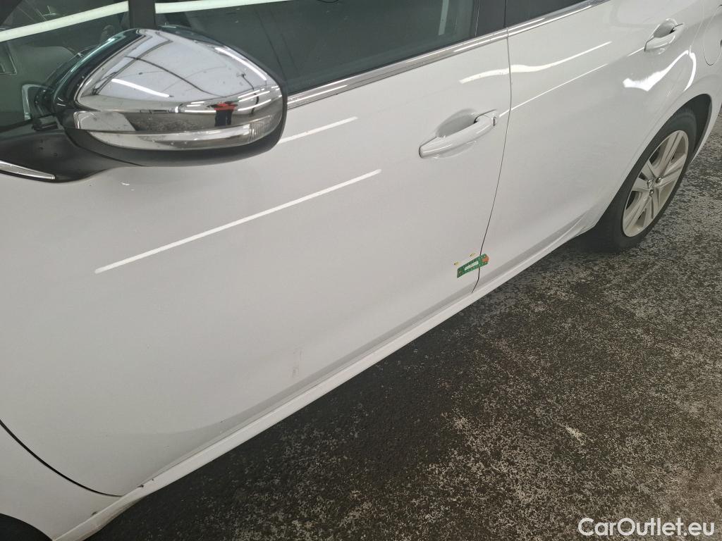  Peugeot  208 PEUGEOT  / 2015 / 5P / Berline &BLUEHDI 100 €6.c S&S ALLURE BUSINESS #3
