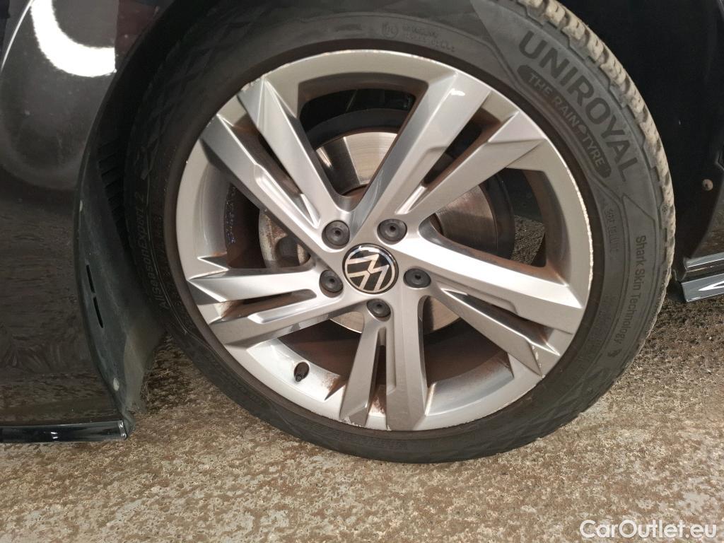  Volkswagen  Golf  VIII Berline R-Line 1st 2.0 TDI 150CV BVA7 E6d #2