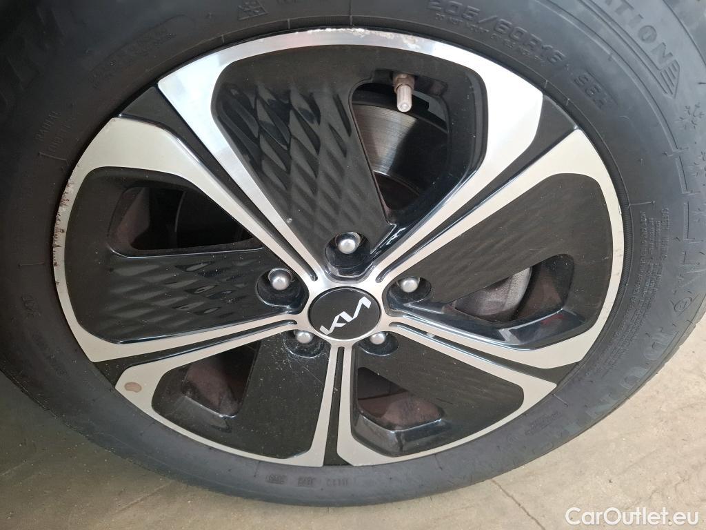  KIA  XCeed KIA  / 2019 / 5P / Crossover 1.6 GDI ISG ISG PHEV ACTIVE BUS DCT6 #17