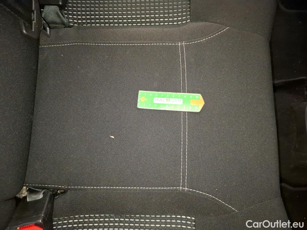  Peugeot  208 PEUGEOT  / 2015 / 5P / Berline &BLUEHDI 100 S&S ALLURE BUSINESS #80