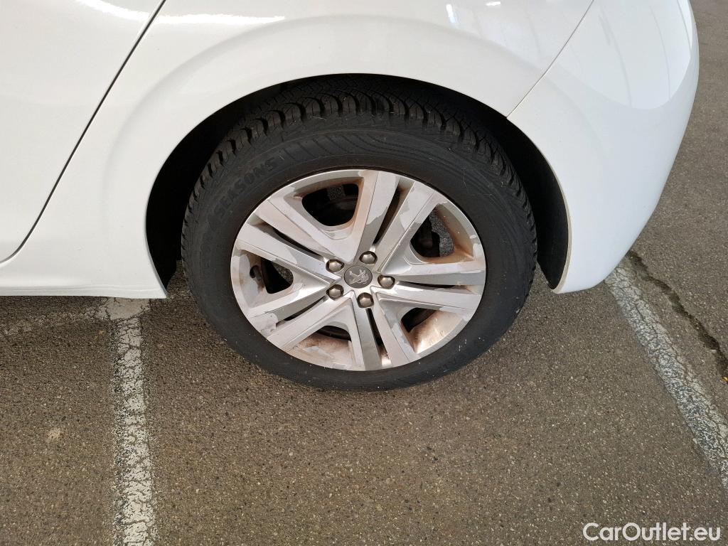  Peugeot  208 PEUGEOT  / 2015 / 5P / Berline &BLUEHDI 100 S&S ALLURE BUSINESS #117