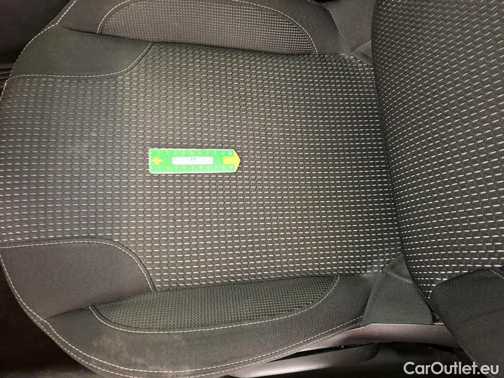  Peugeot  208 PEUGEOT  / 2015 / 5P / Berline &BLUEHDI 100 S&S ALLURE BUSINESS #85