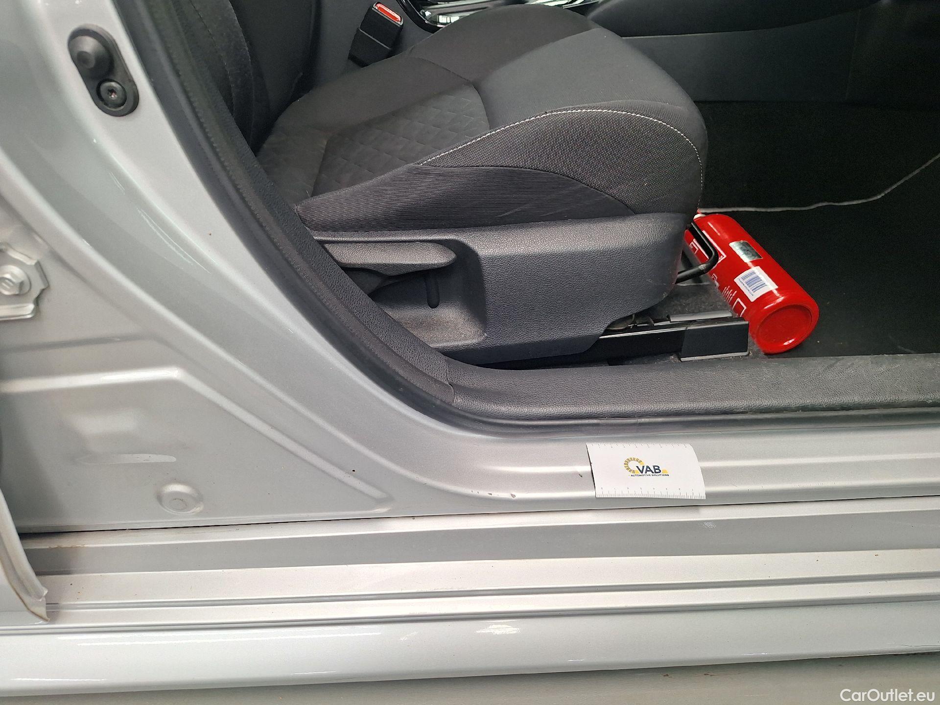  Toyota  Corolla Toyota,  TS '19, Toyota  Touring Sports 1.8 Hybrid Dynamic e #42