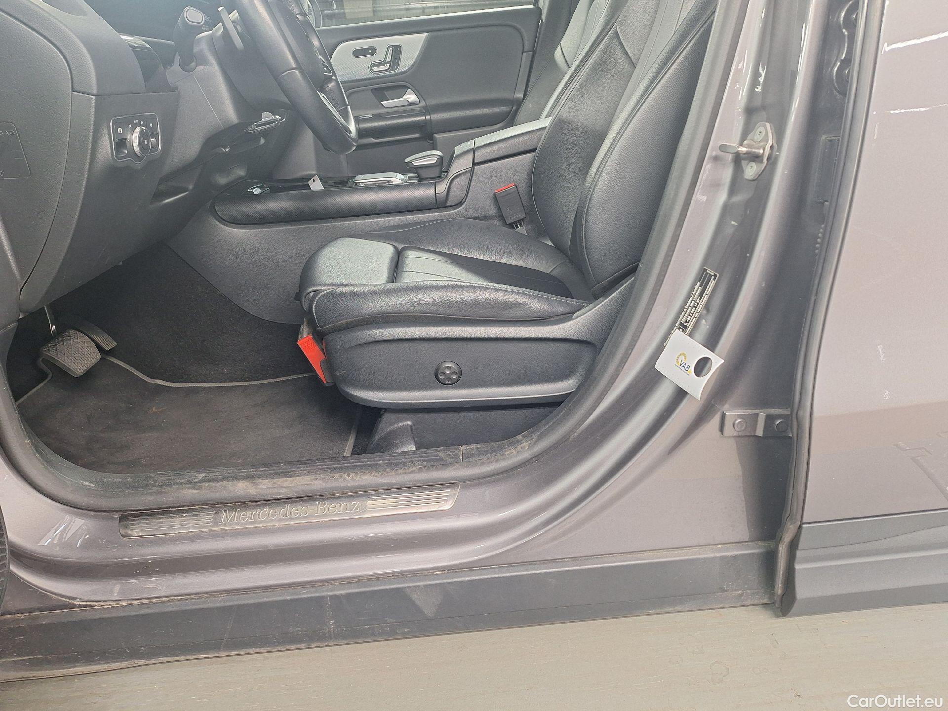  Mercedes  GLA Mercedes,  '20, Mercedes-Benz   180 d 5d #32