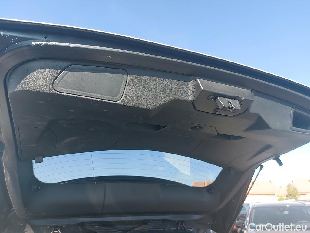  Peugeot  3008 PEUGEOT  / 2020 / 5P / todoterreno 1.5 BlueHDi 96kW S&S GT EAT8 #9
