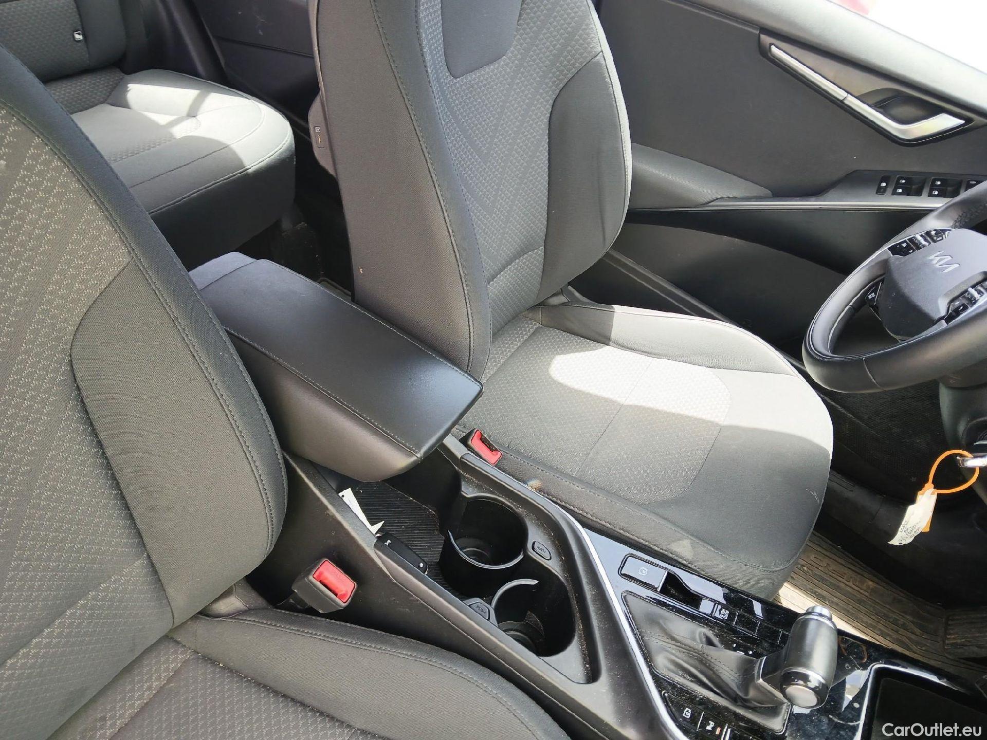  KIA  Niro KIA  / 2022 / 5P / crossover 1.6 GDi HEV 104kW (141CV) Concept #2