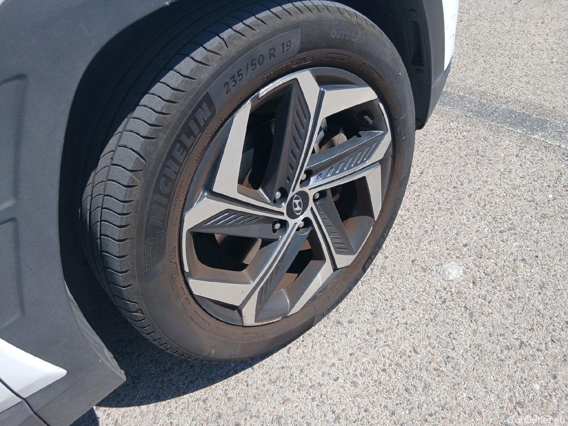  Hyundai  Tucson HYUNDAI  / 2020 / 5P / todoterreno 1.6 TGDI PHEV 195kW Tecno Sky Auto 4x4 #32