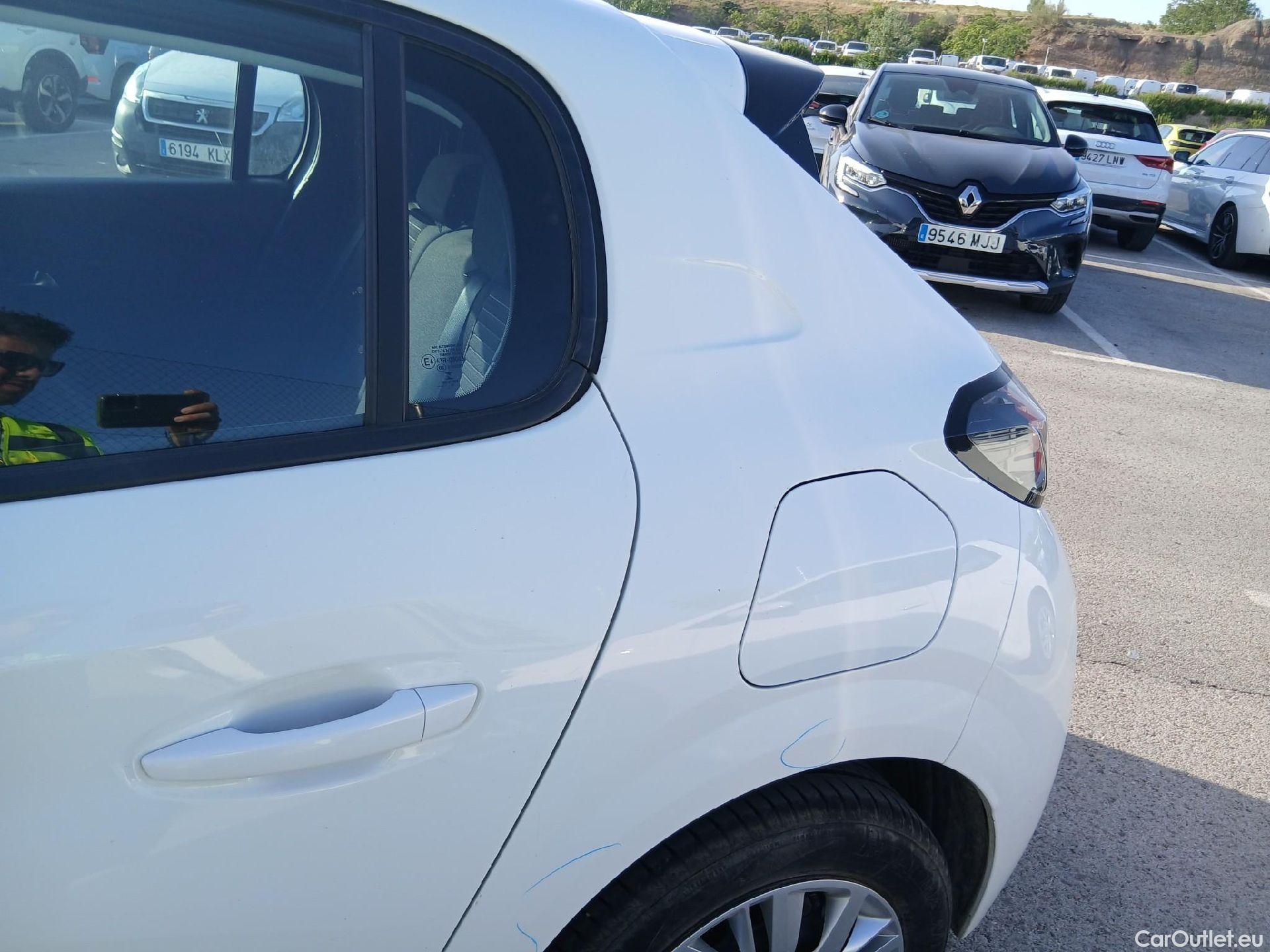  Peugeot  208 PEUGEOT  / 2019 / 5P / berlina con portón BlueHDi 73kW (100CV) Active #28
