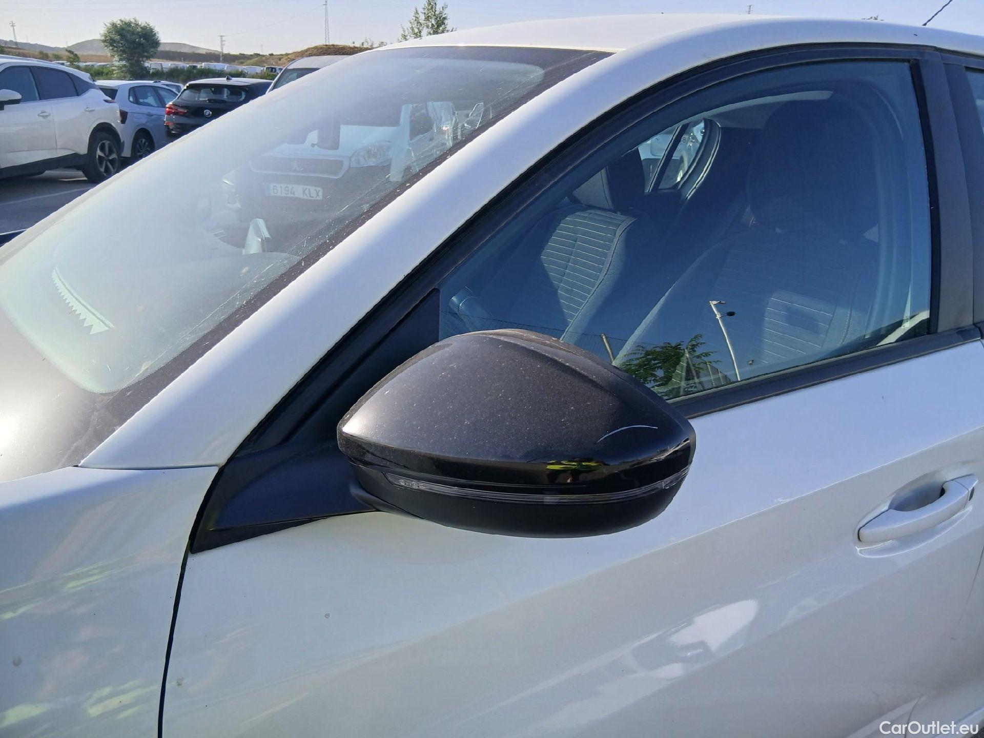  Peugeot  208 PEUGEOT  / 2019 / 5P / berlina con portón BlueHDi 73kW (100CV) Active #16