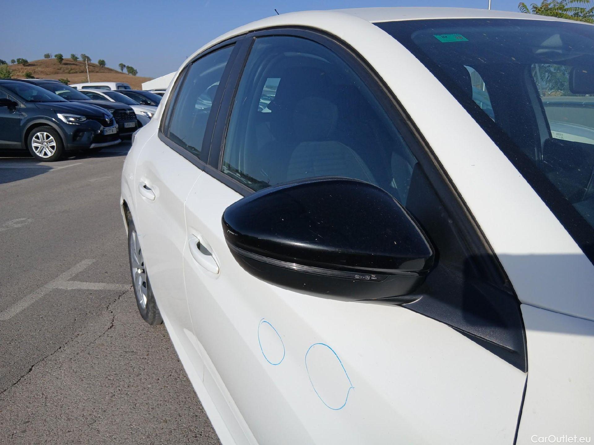  Peugeot  208 PEUGEOT  / 2019 / 5P / berlina con portón BlueHDi 73kW (100CV) Active #42