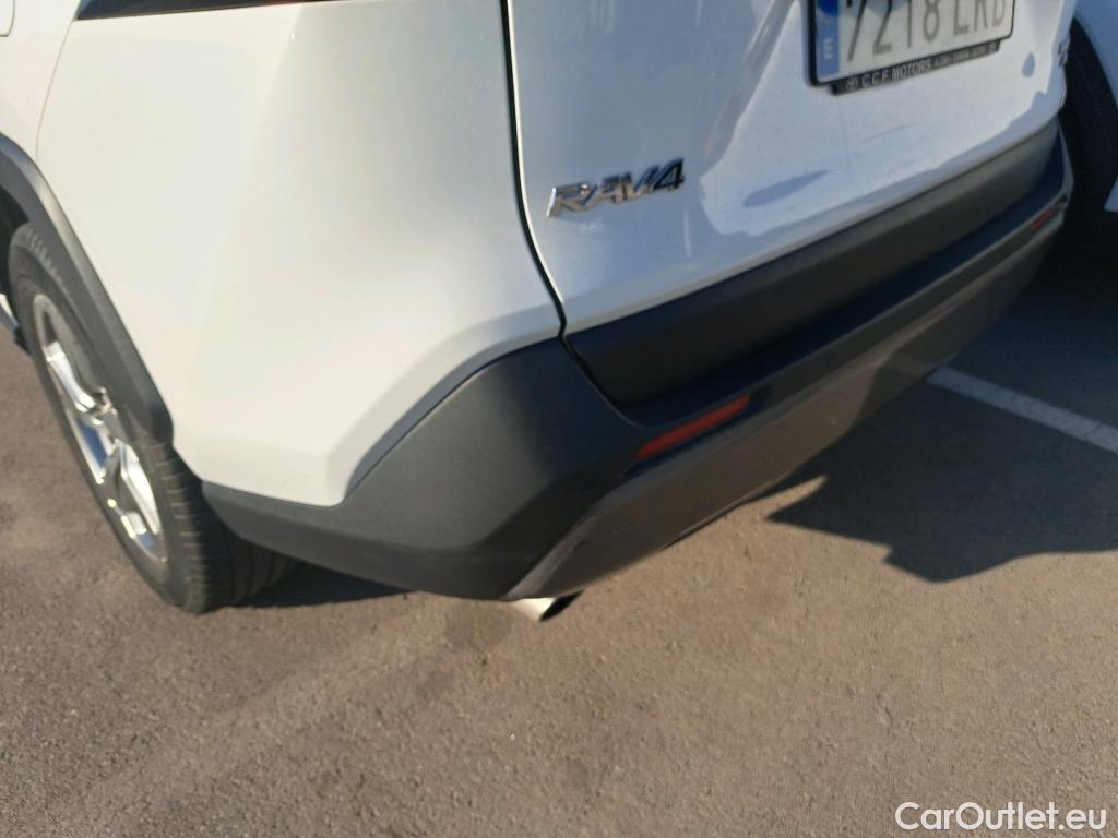  Toyota  RAV4 TOYOTA  / 2018 / 5P / todoterreno 2.5l 220H Advance 4WD #17