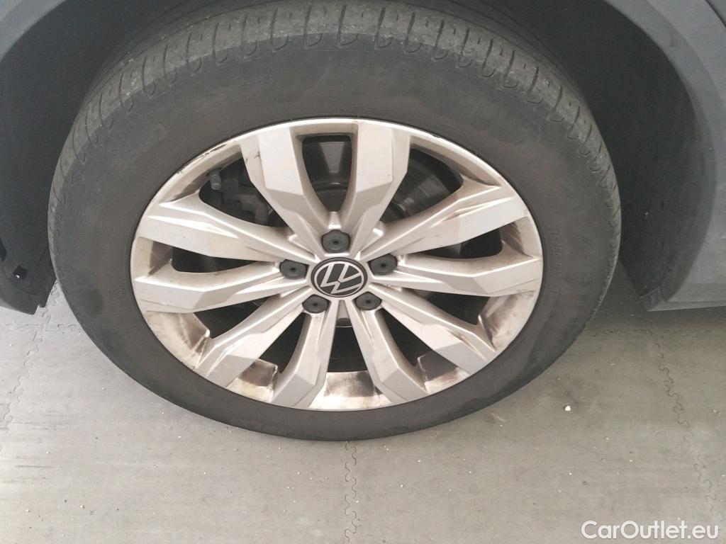  Volkswagen  T-ROC VOLKSWAGEN  / 2017 / 5P / todoterreno Advance 2.0 TDI 110kW (150CV) DSG (AC2) #11