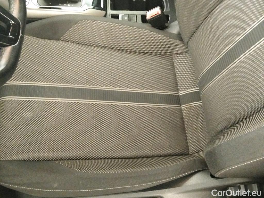  Volkswagen  T-ROC VOLKSWAGEN  / 2017 / 5P / todoterreno Advance 2.0 TDI 110kW (150CV) DSG (AC2) #9