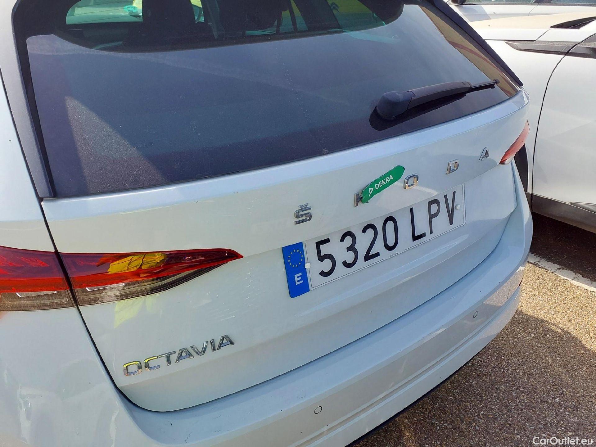  Skoda  Octavia SKODA  / 2020 / 5P / familiar Combi 2.0 TDI 85kW(115CV) Man Ambition #9