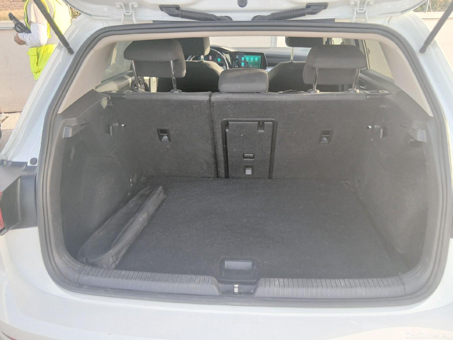  Volkswagen  Golf  VOLKSWAGEN / 2020 / 5P / berlina con portón Life 1.0 eTSI 81kW (110CV) DSG #22