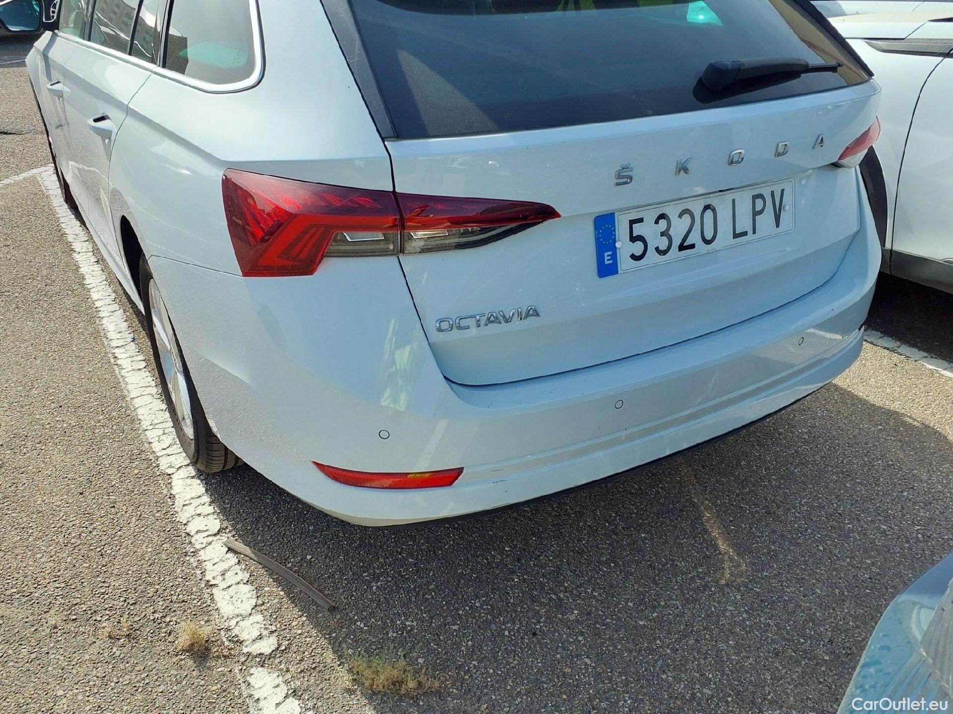  Skoda  Octavia SKODA  / 2020 / 5P / familiar Combi 2.0 TDI 85kW(115CV) Man Ambition #6