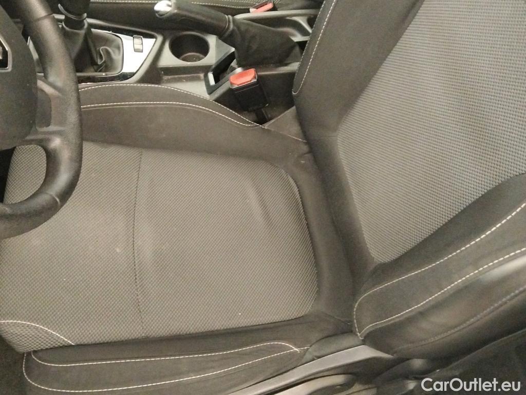  Renault  Megane RENAULT Mégane / 2015 / 5P / berlina con portón Life Blue dCi 70kW (95CV) #14