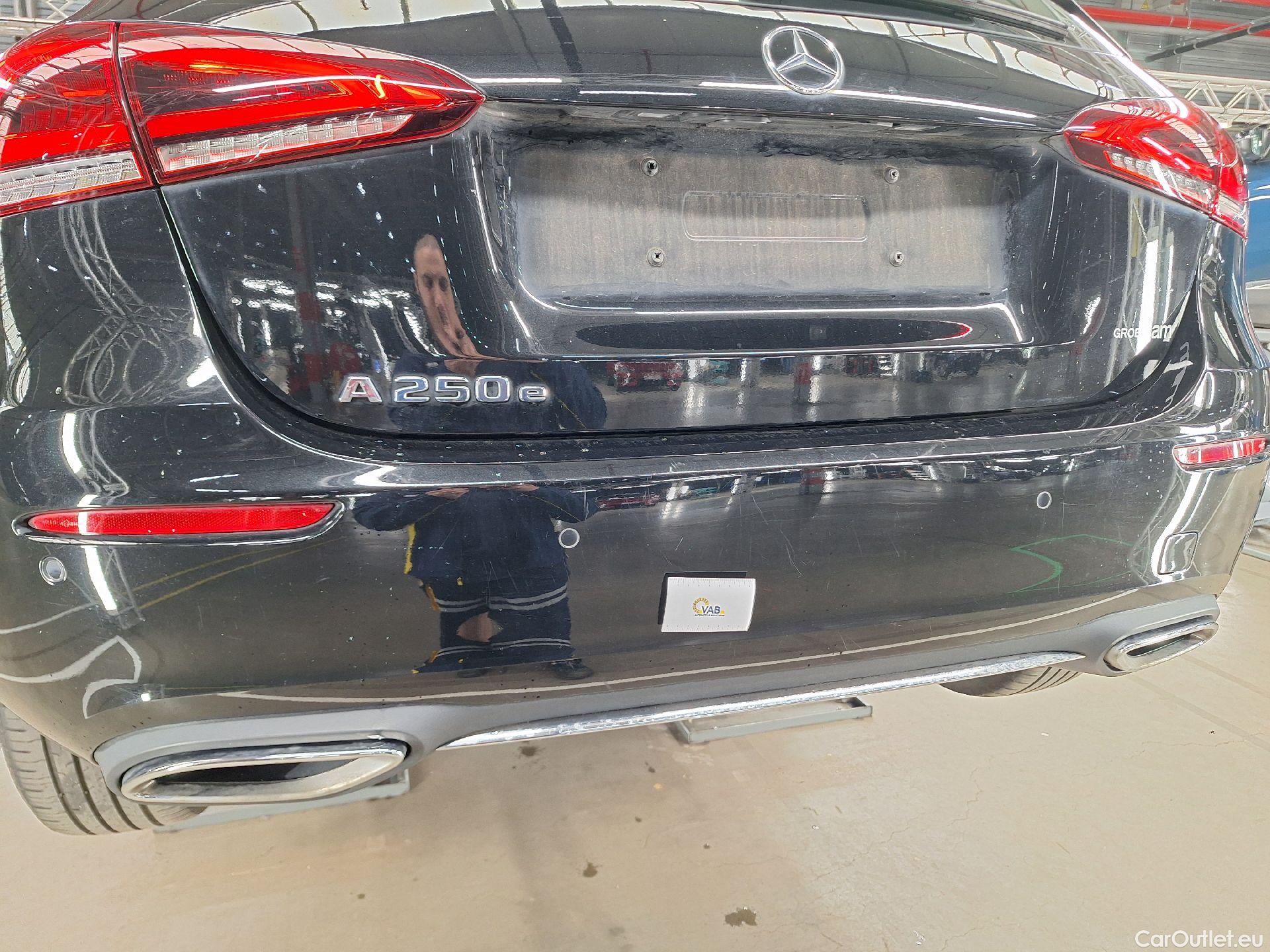  Mercedes  A-Klasse Mercedes, A-Class '18 PHEV, Mercedes-Benz  A 250 e Luxury Line 5d #14