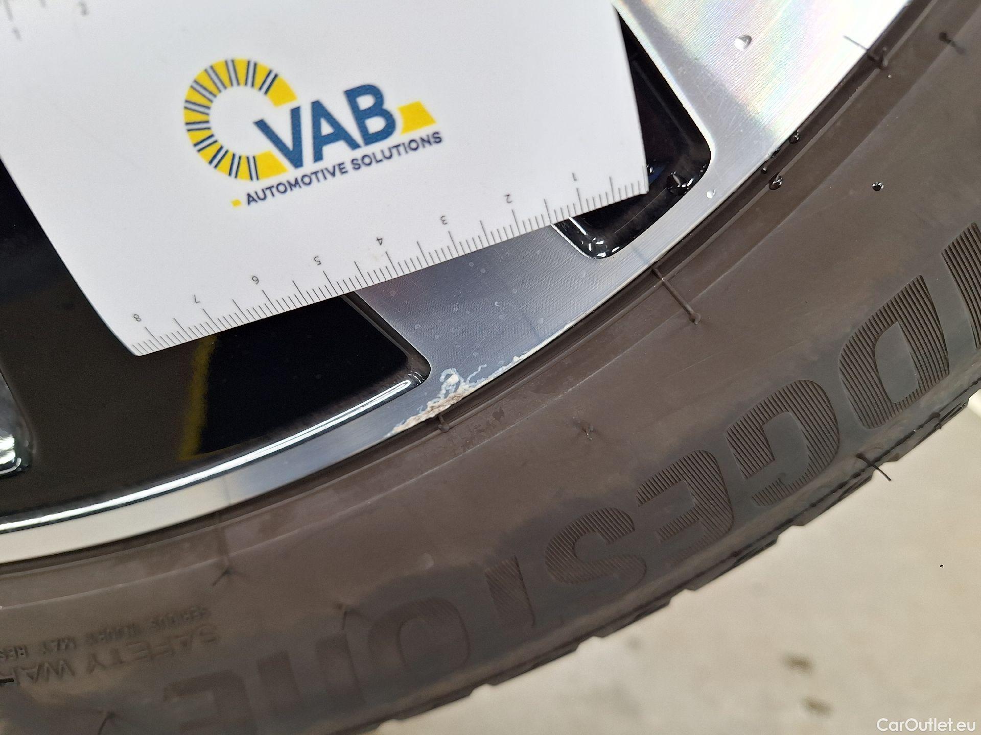 Mercedes  A-Klasse Mercedes, A-Class '18 PHEV, Mercedes-Benz  A 250 e Luxury Line 5d #35