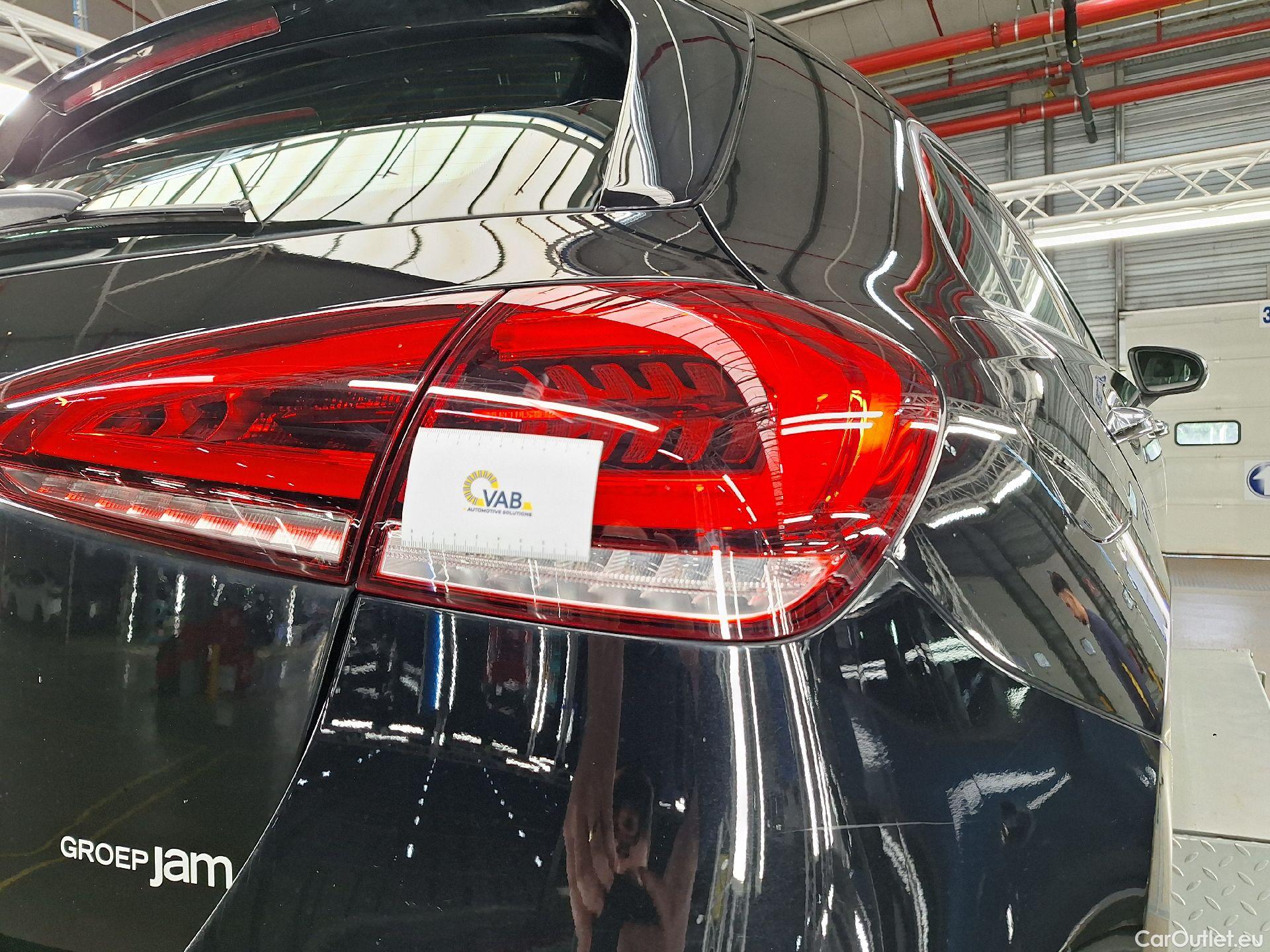  Mercedes  A-Klasse Mercedes, A-Class '18 PHEV, Mercedes-Benz  A 250 e Luxury Line 5d #17