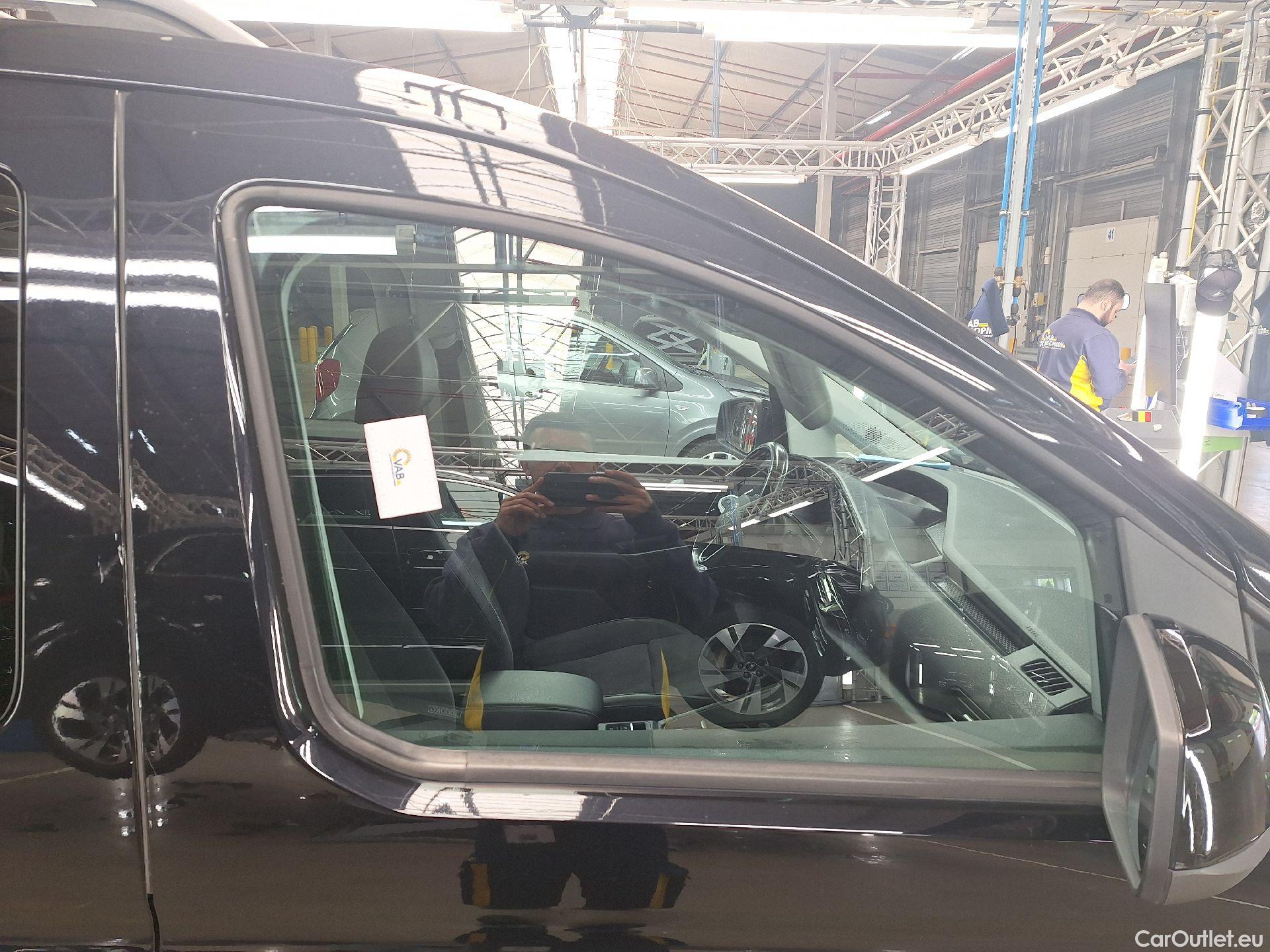  Volkswagen  Caddy VW,  '20, Volkswagen  Maxi 2.0 TDI 90 kW DSG Maxi Style 7pl #77
