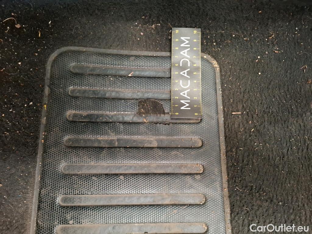  Citroen  C3 CITROEN  / 2016 / 5P / Berline PureTech 110 S&S BVM6 Shine Business #25