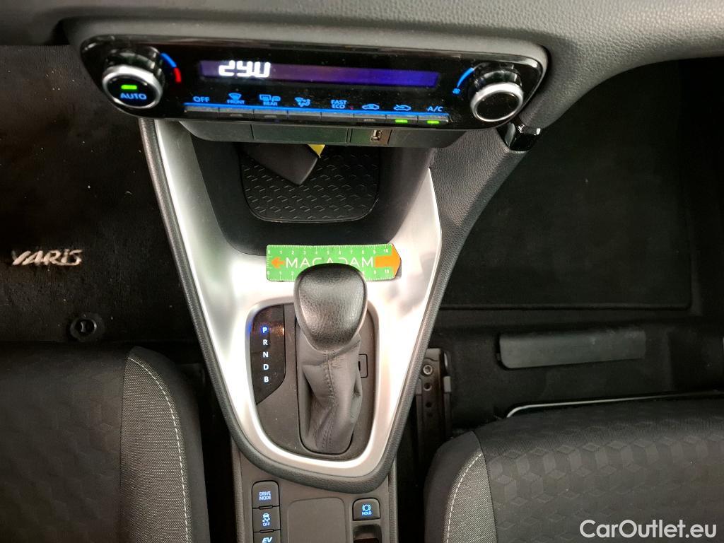  Toyota  Yaris TOYOTA  Hybride Affaires / 2019 / 5P / Berline 1.5 Hybride 116h Dynamic Business Affair #24