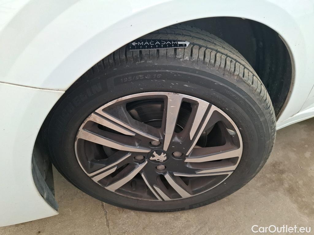  Peugeot  208  Allure Business 1.2 PureTech 100CV BVM6 E6d #1
