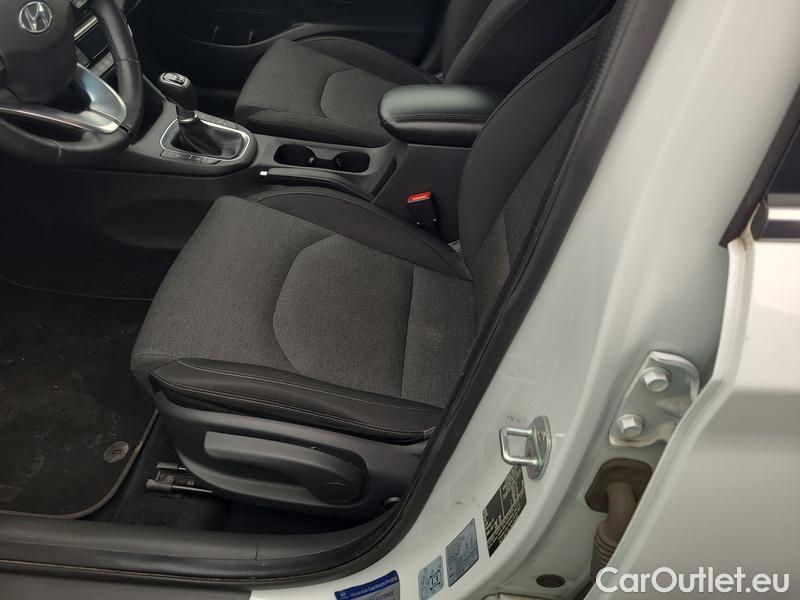  Hyundai  i30  (PD)(01.2017  ->)  kom.1.5T-GDI Family Smart #10