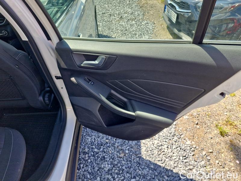  Ford  Focus   Turnier (CGE)(2018->) Foc.Kom.1.5EBl.120 Titanium #30